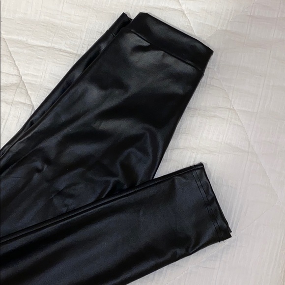 Faux leather leggings - Picture 3 of 4